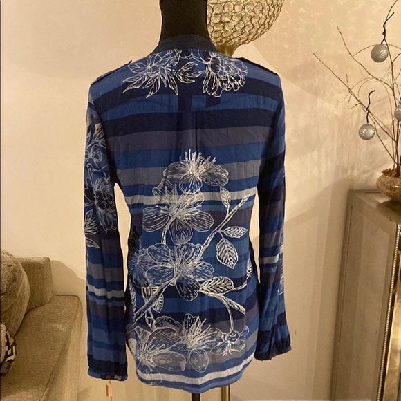 Floral Blue Women's Top - Picture 6 of 8